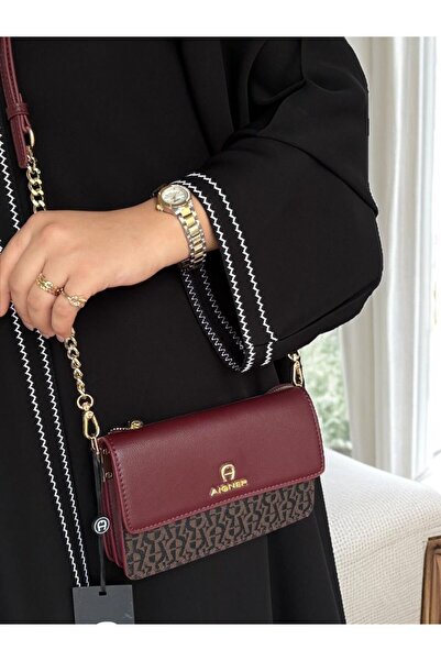 Generic Shoulder bag with accessories