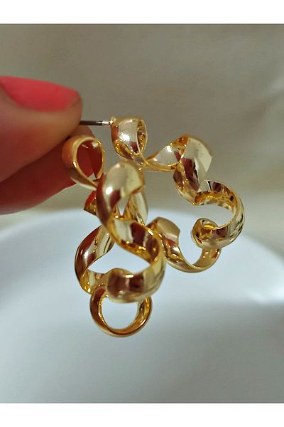 mos&more Gold Twisted Small Hoop Earrings