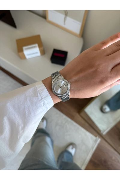 RoseandRoses Olenda Round Serrated Case Women Wrist Watch Silver (White Dial)