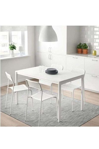 Generic Set of 4 versatile white chairs