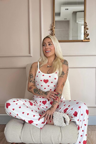 Pijamaevi Dámská pyžamová souprava s červeným vzorem Amour s pleteným popruhem