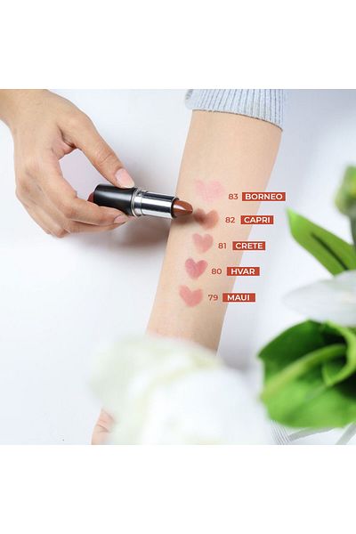 LEF COSMETICS A velvety lipstick with a rich color enriched with beeswax for daily use.