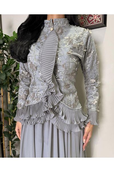 toog Light gray dress with embroidered roses and ruffles