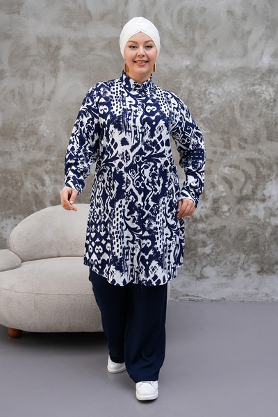 Polologin Butik تونيك أبيض بياقة رأسية منقوشة باللون الأزرق الداكن