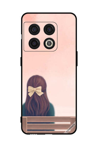 Covernex غطاء حماية لهاتف OnePlus 10 Pro - فتاة جميلة على مقعد