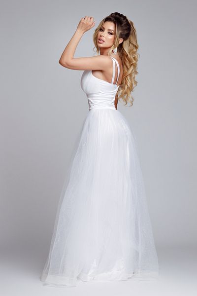 Atmosphere Fashion Elegant long dress made of white tulle with glitter