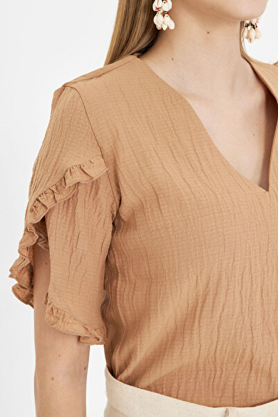 armonika Women's Mink V-Neck Ruffled Short Sleeve Blouse Arm-25Y001070