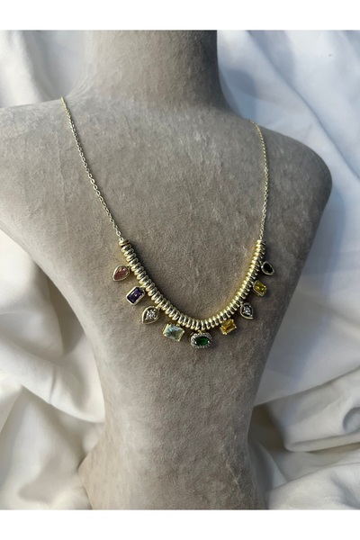 Fam&Co Jewelry Renkli Taş Detaylı Gold Kolye – Modern ve Şık Tasarım