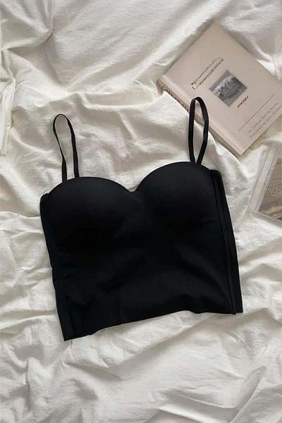 Karakedi Black Adjustable Thin Strap Crop
