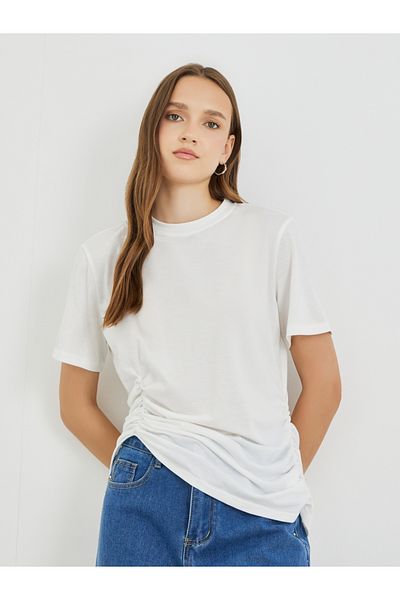 Styli Asymmetric Hem Ruched Detail T-Shirt