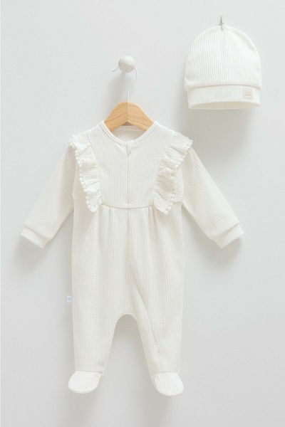 Caramell Romantic Color Beret and Jumpsuit Ecru