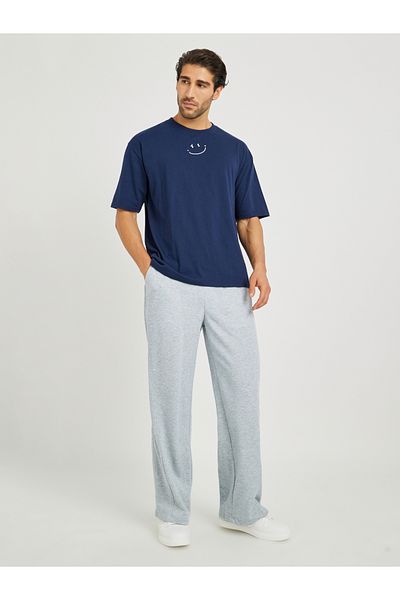 Styli Men Grey Solid Relaxed Fit Open Hem Joggers with Side Panel Detail