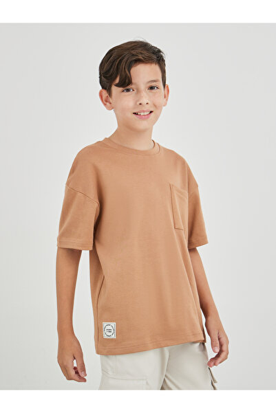 Styli تي شيرت سادة كبير الحجم مع تفاصيل جيب على الصدر