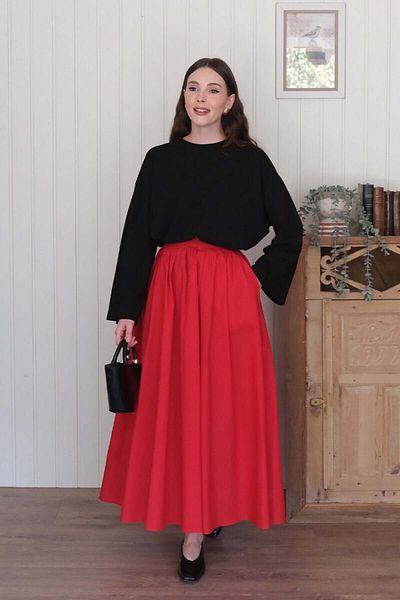Ceylan Otantik Black Body & Red Balloon Skirt Set