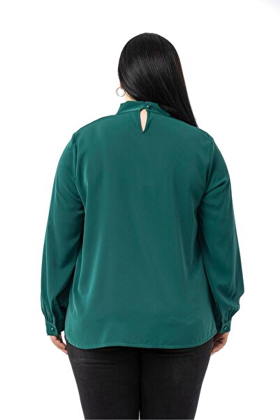 DISENTIS MODEST Σμαραγδένια πράσινη μπλούζα με λεπτομέρεια με μανσέτα σε μεγάλο μέγεθος