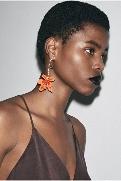 Aka Zr marka model sallantılı lotus küpe