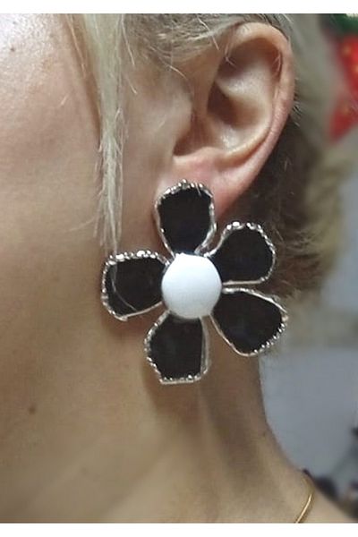 mos&more Black and White Big Daisy Earrings