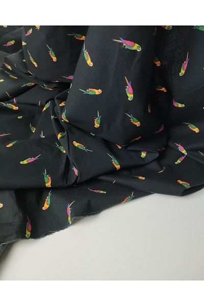 Kumaş Parça Black Parrot Patterned Poplin (Width 140 cm X Length 80 cm)