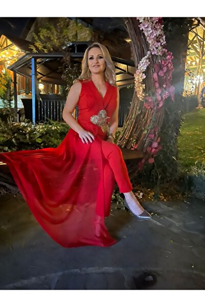 Atmosphere Fashion Red jumpsuit with train and gold embroidery
