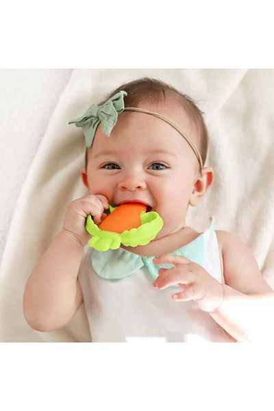 Infantino Textured Carrot Shaped Mouthguard