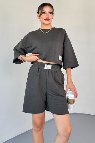 Cappmoda Tkm-03597 Smoked Label Detail Crew Neck Crop T-Shirt Short Shorts Two-Piece Set