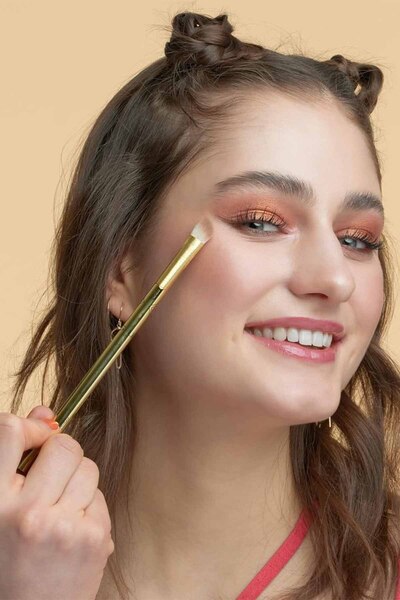 Essence Disney The Lion King Göz Farı Fırçası