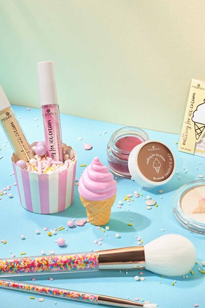 Essence Melting For Ice Cream Dudak Balmı 01