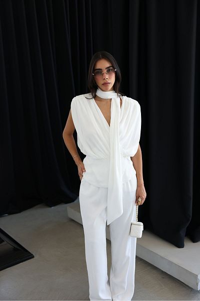 Özge Özgenç Μπλούζα με λεπτομέρεια με κουμπιά με λαιμόκοψη