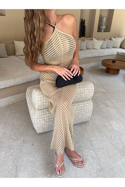 BB Bensu Buyruk Златна рокля с асиметричен деколте