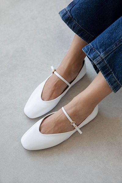 STRASWANS Evve Women's Buckle Detail Wrinkled Leather Ballerinas White