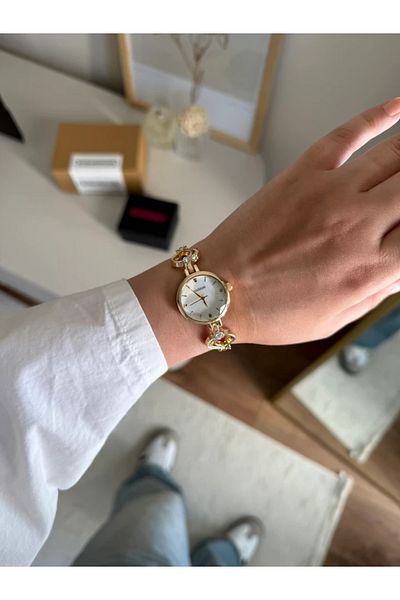 RoseandRoses Loven Special Design Dial Vintage Heart Detail Women's Wristwatch Gold (White Dial)