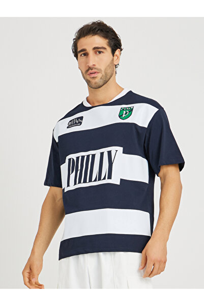 Styli تي شيرت رياضي بقصّة بوكسي من ميكرو بيك بطبعة نصية