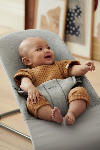 BabyBjörn BabyBjorn Bliss Baby Rocker with Toy Bar, Light Grey 3D