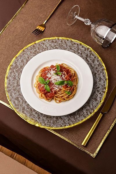 Jenisa Supla rotunda din sticla cu detaliu auriu – farfurie de servire si decor de 33 cm