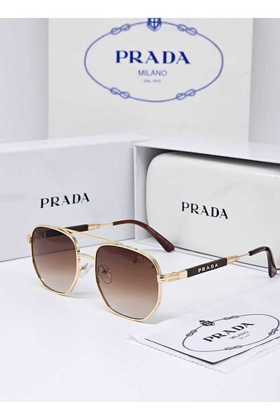 ELVVI&CO Sunglasses come with accessories.