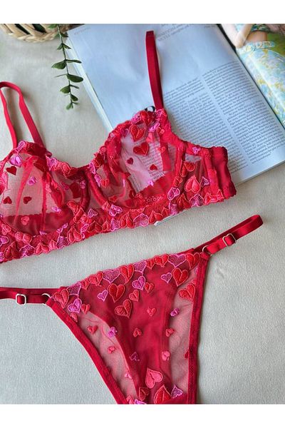 HappyZEY Red Heart Soft Princess Lace Detailed Underwire Bra & Thong Set