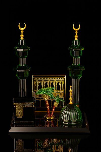 Generic Model of the Kaaba with the Dome of the Rawdah and the palm trees