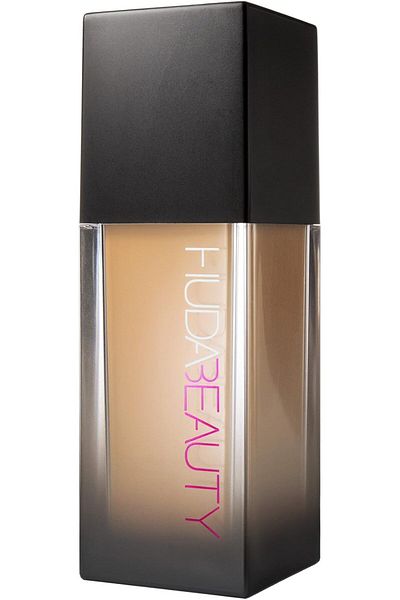 Huda Beauty Faux Filter Foundation in Latte 300N