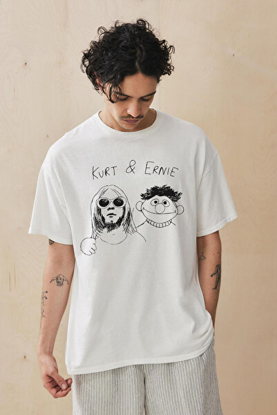 Tee&more. تي شيرت ممتاز مطبوع عليه كورت آند أرني مقاس كبير للجنسين