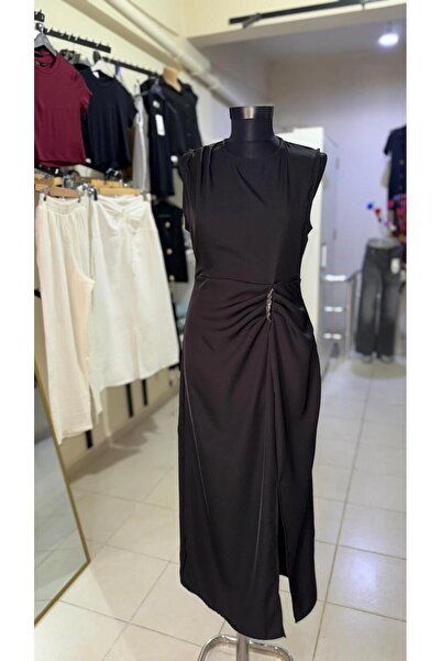Butik Kadın Giyim Toka Detaylı Büzgülü Siyah Elbise