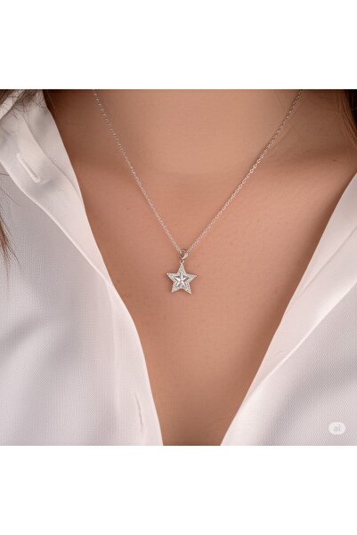 FAMEMUS ACCESSORY قلادة نسائية من حجر الزركون الصلب موديل ستار باللون الفضي