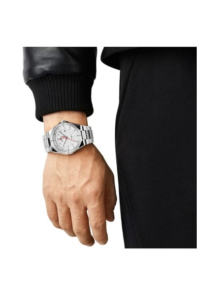 Naviforce Stylish Silver Stainless Steel Analog Quartz Watch for Men White Dial Date Display Water Resistant