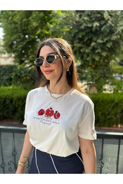 Butik Beyaz nar desenli taş işlemeli tişört