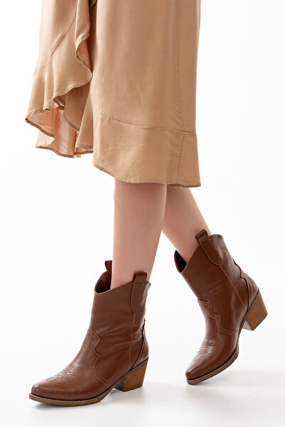 MS SUGAR SHOES Western Cowboy dámské krátké boty z umělé kůže s hnědou výšivkou