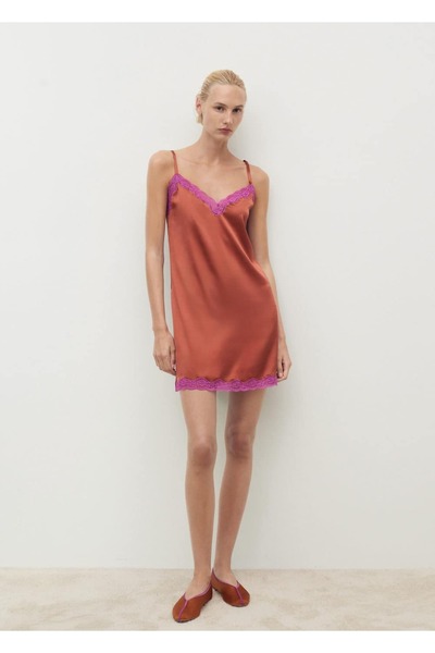 MANGO Woman Kontrast dantel detaylı ipek gecelik
