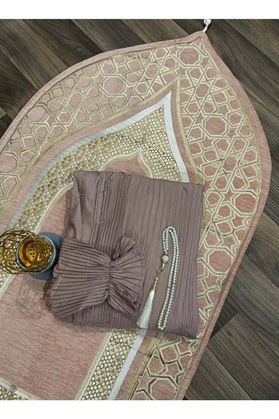 Unspecified Women's Prayer Rug with Cover