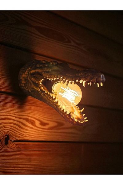 DNRYSL Crocodile Themed Rustic Decorative Lighting, Original Design Sconce, Eye-Catching Decor, 25X20 Cm.