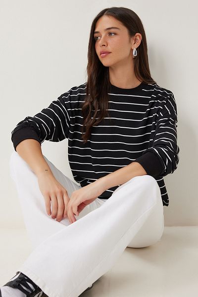 Happiness İstanbul Women's Black White Striped Oversize Knitted Sweatshirt Zv00339