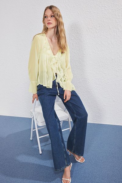 Trendyol Collection Cămașă din șifon galben deschis cu volane și detaliu din cauciuc TWOSS25GO00141
