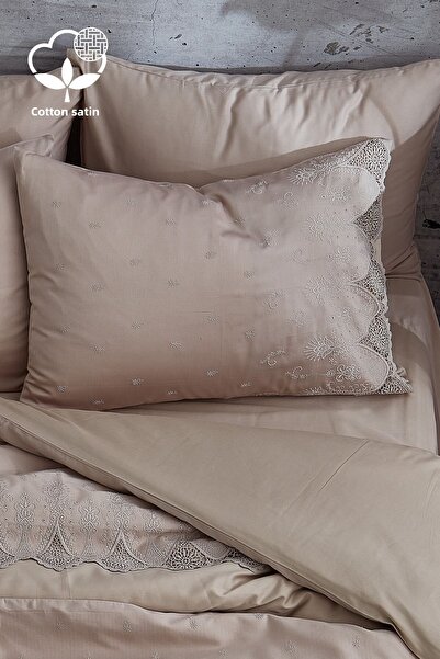 Nazik Home Emma Lacy - Double 7-Piece Duvet Cover and Pike Set